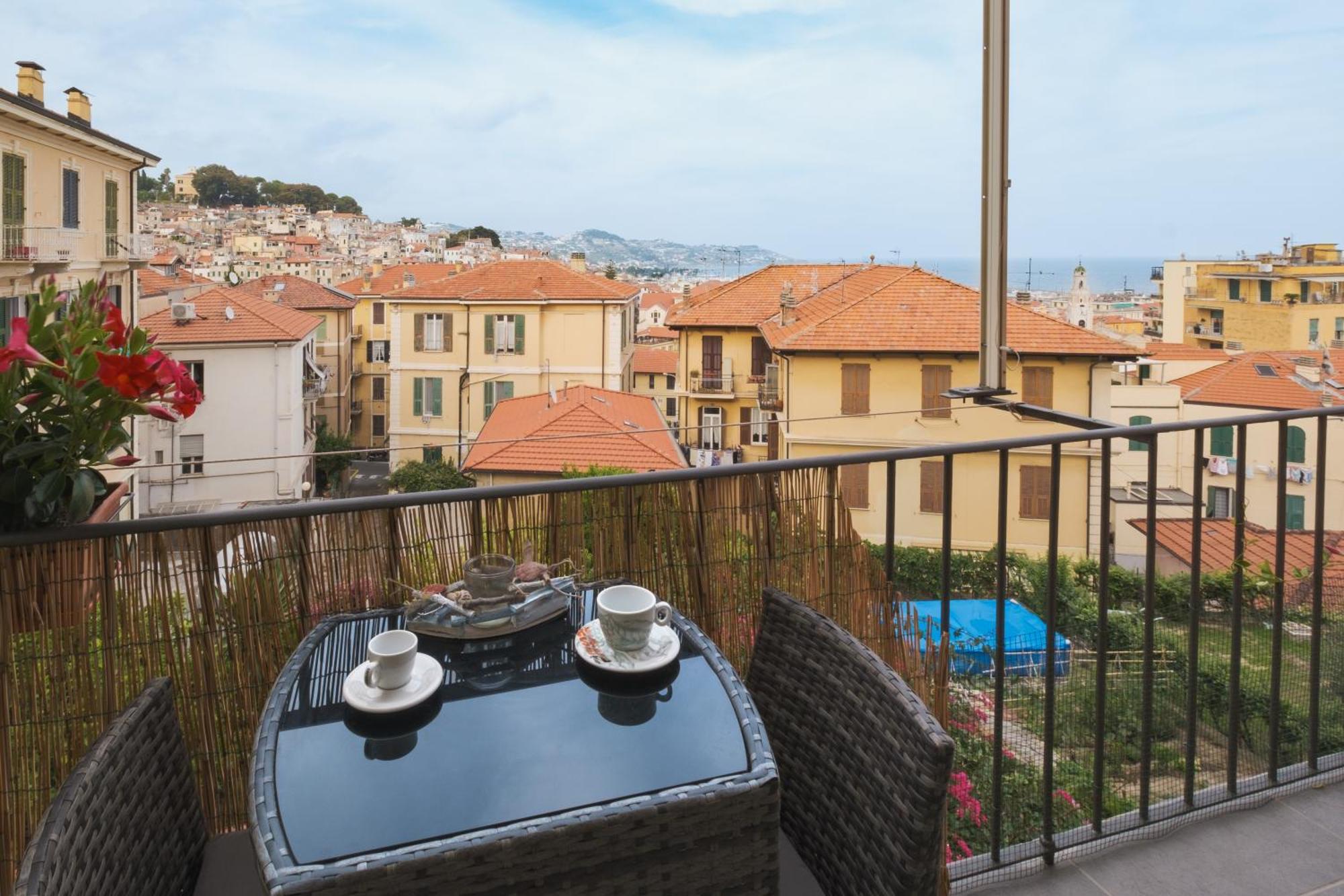 Matty's - Center - Sea View - Free Parking - Strategic Area Apartment Sanremo